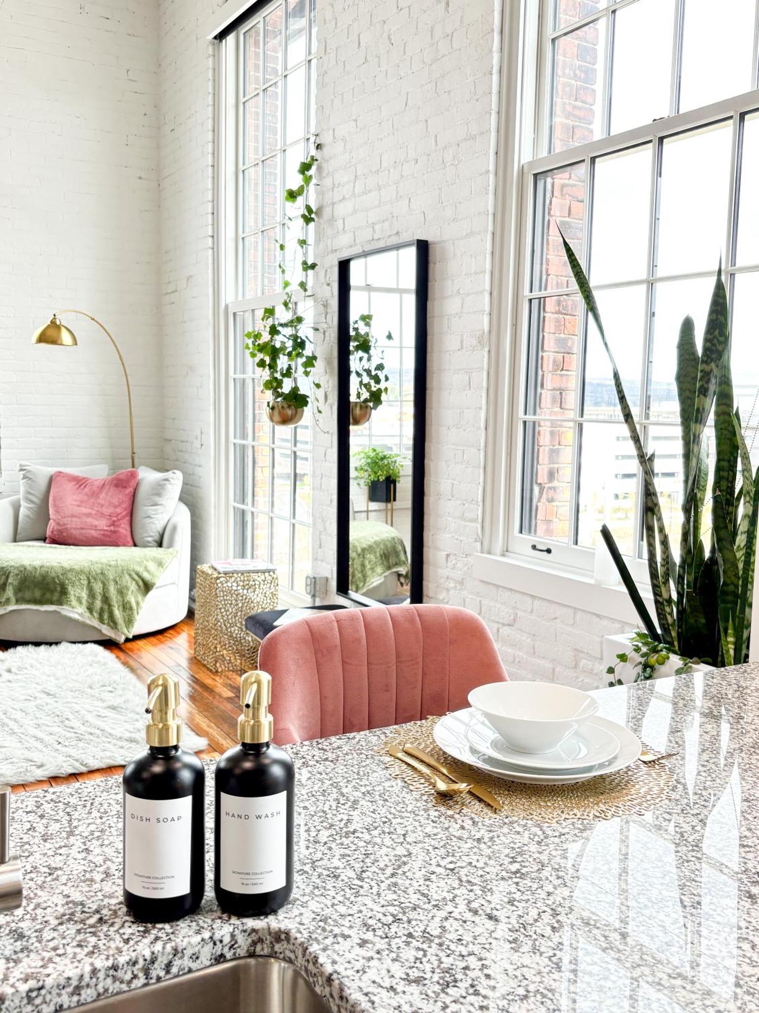 2Br 2Br Le Chateau 505 Lux Penthouse In A Historic Building Utica Luaran gambar